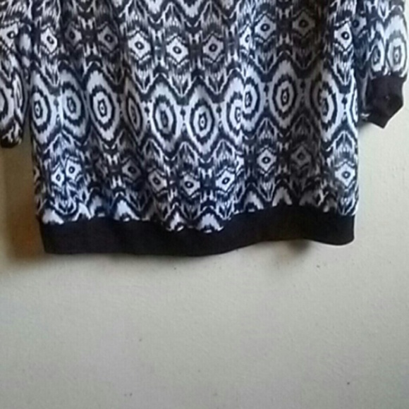 Final Price Mix & Co Black print  blouse - Picture 2 of 4